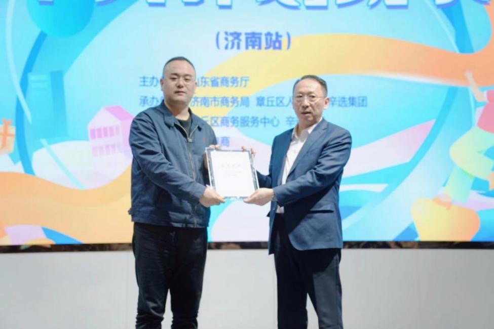 大棚课堂开讲！辛选赴山东济南开展公益直播电商培训