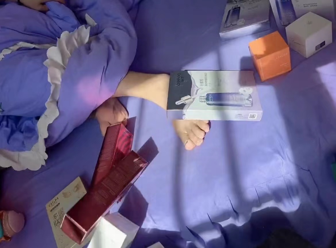 宝妈双十一买900多护肤品,宝妈花900买化妆品被老公一脚踢开