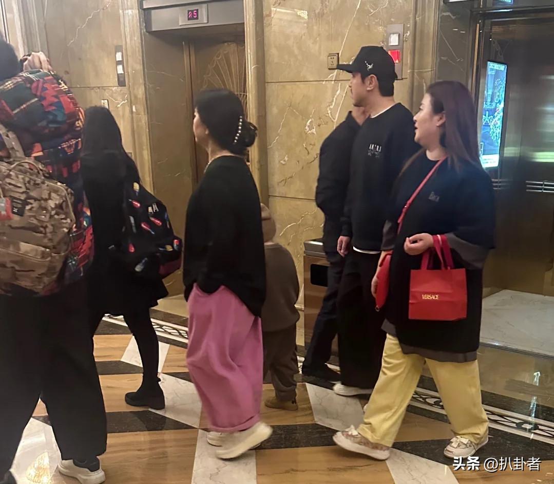 沈腾王琦甜蜜,网友偶遇王琦沈腾