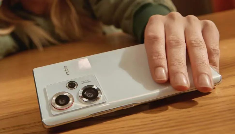 骁龙8Gen2+12GB内存+512GB存储，一款售价4000以内的性价比旗舰