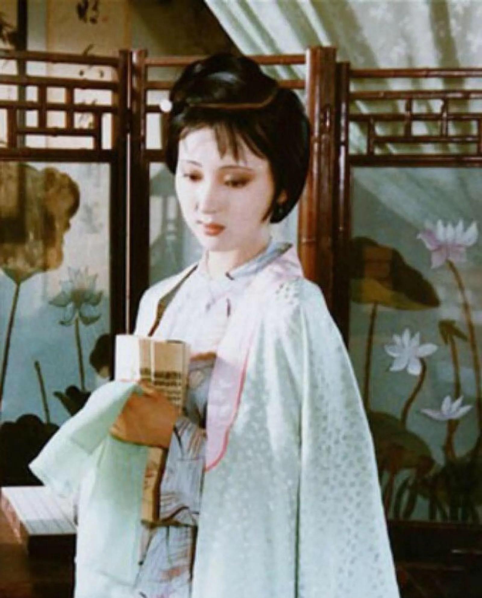 林黛玉到底是绛珠草还是潇湘妃子,林黛玉荷风竹韵