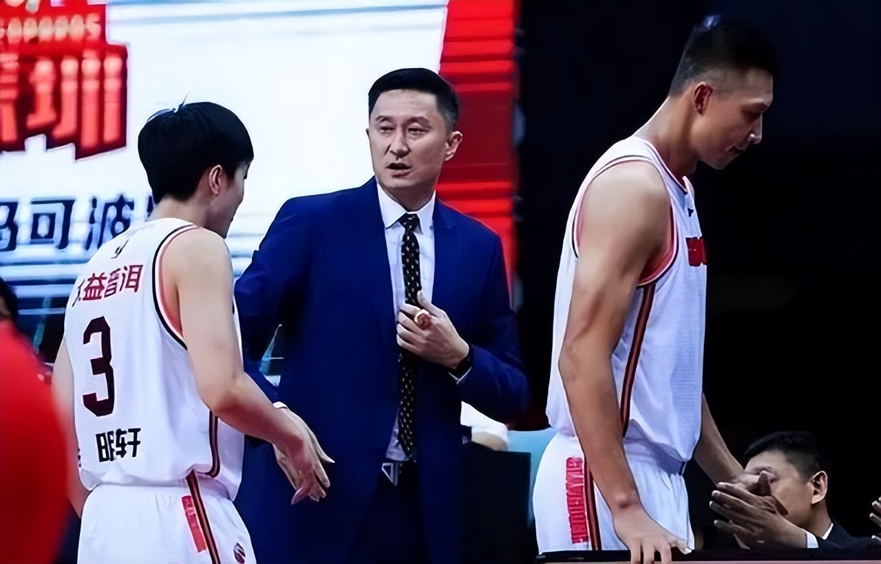 广东男篮今天比赛队员名单,2021广东男篮12人名单