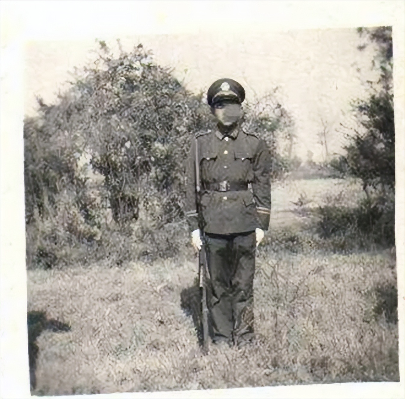 两个兵王叛逃，与一千多军警对峙3天，放大火烧山才将他俩制服！