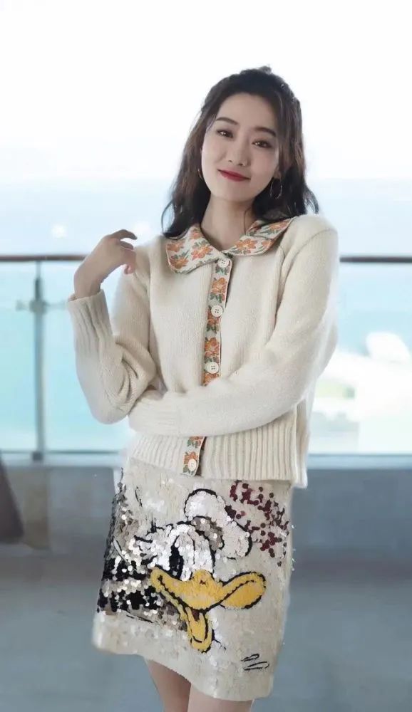 张小斐穿衣品味真不俗,张小斐晒生日视频