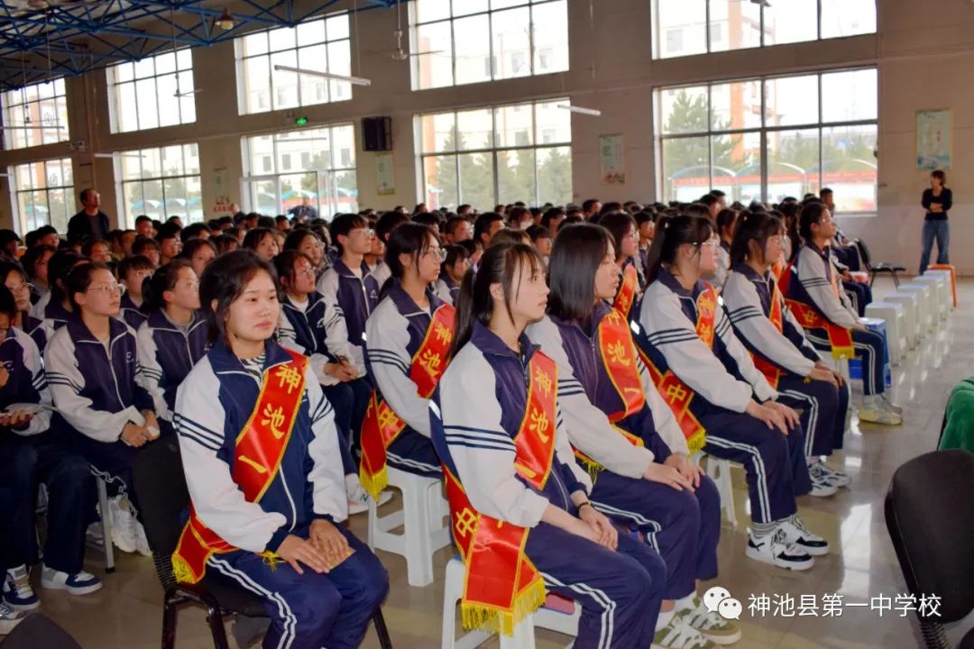 学校纪念五四运动暨表彰大会流程,我校七一表彰大会隆重召开