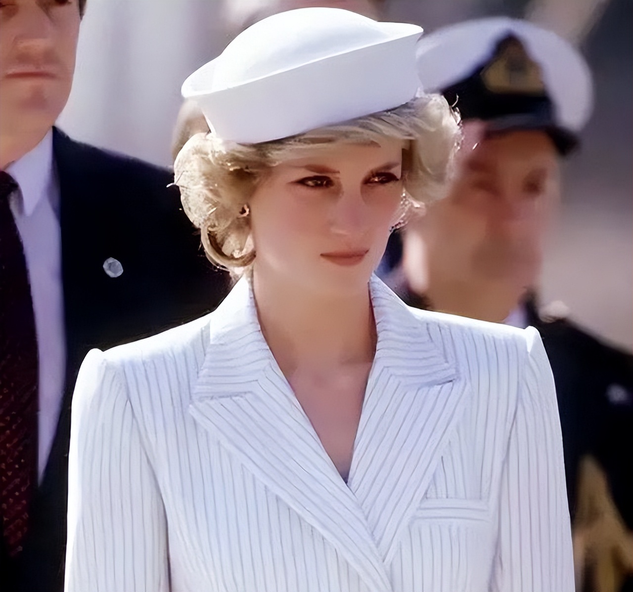 戴安娜特朗普情史,戴安娜离婚后为什么保留王妃头衔