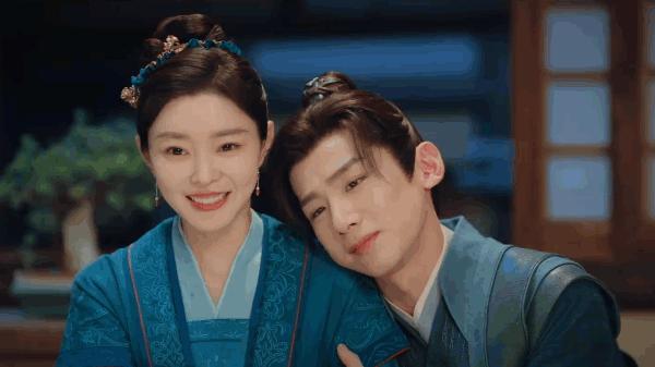 白敬亭宋轶出席活动大秀恩爱,白敬亭宋轶情侣俩人会甜蜜的合唱