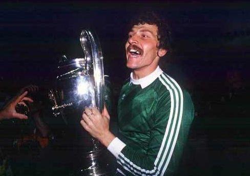 从古至今足球最好阵容,近十年欧洲足球最佳阵容