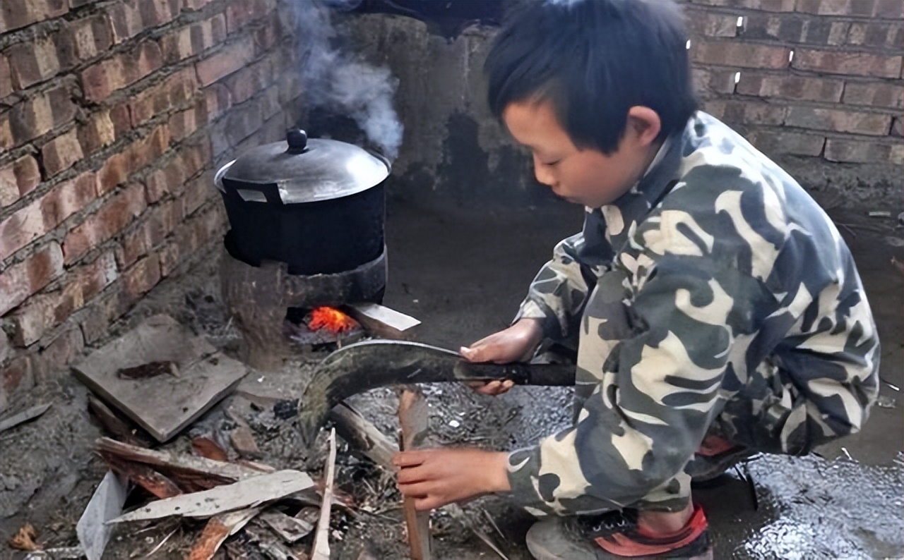 纪念初中毕业五十周年谢老师教育赞母校巨变