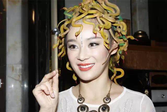 盘点那些发型翻车的搞笑瞬间,女生发型中长发剪发翻车