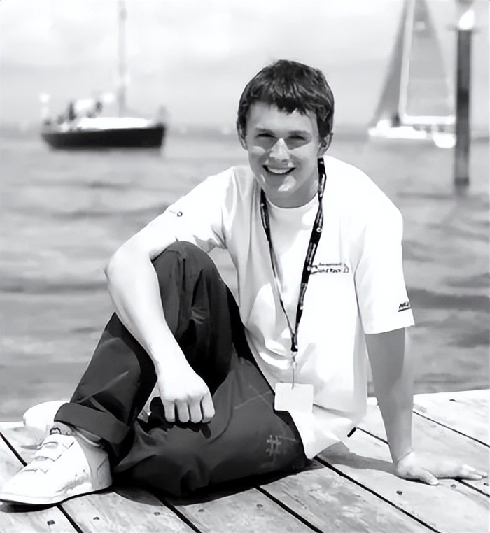 13岁的英国少年喜当爹,英国13岁男孩当爸爸结局