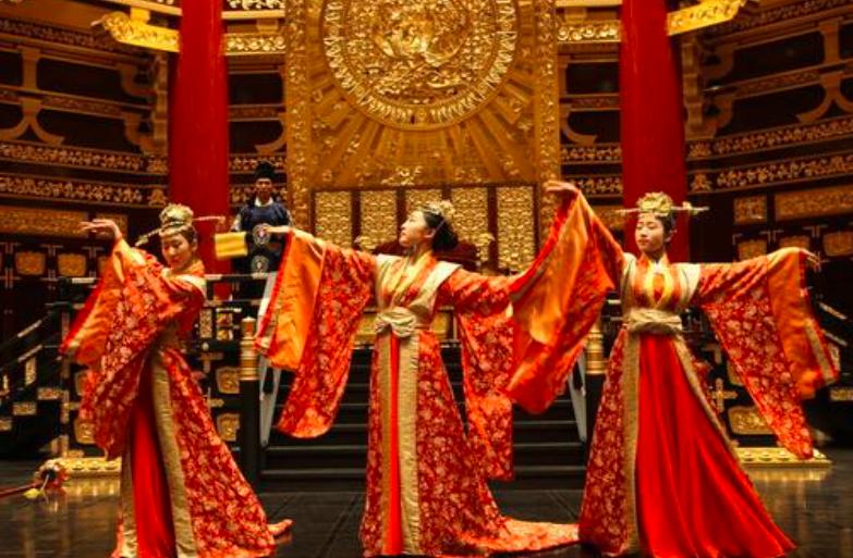 论唐代服饰的历史演变与艺术特征,唐代服饰文化的特点及文化内涵