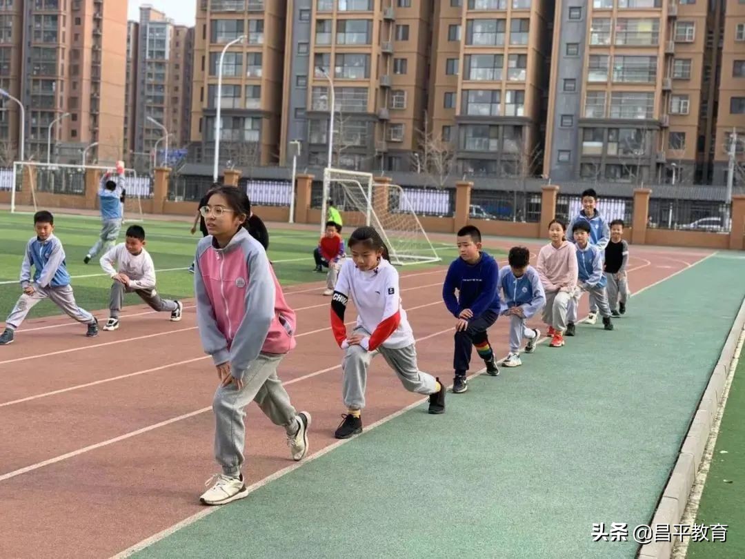 90多门课程助力巩华娃学足学好