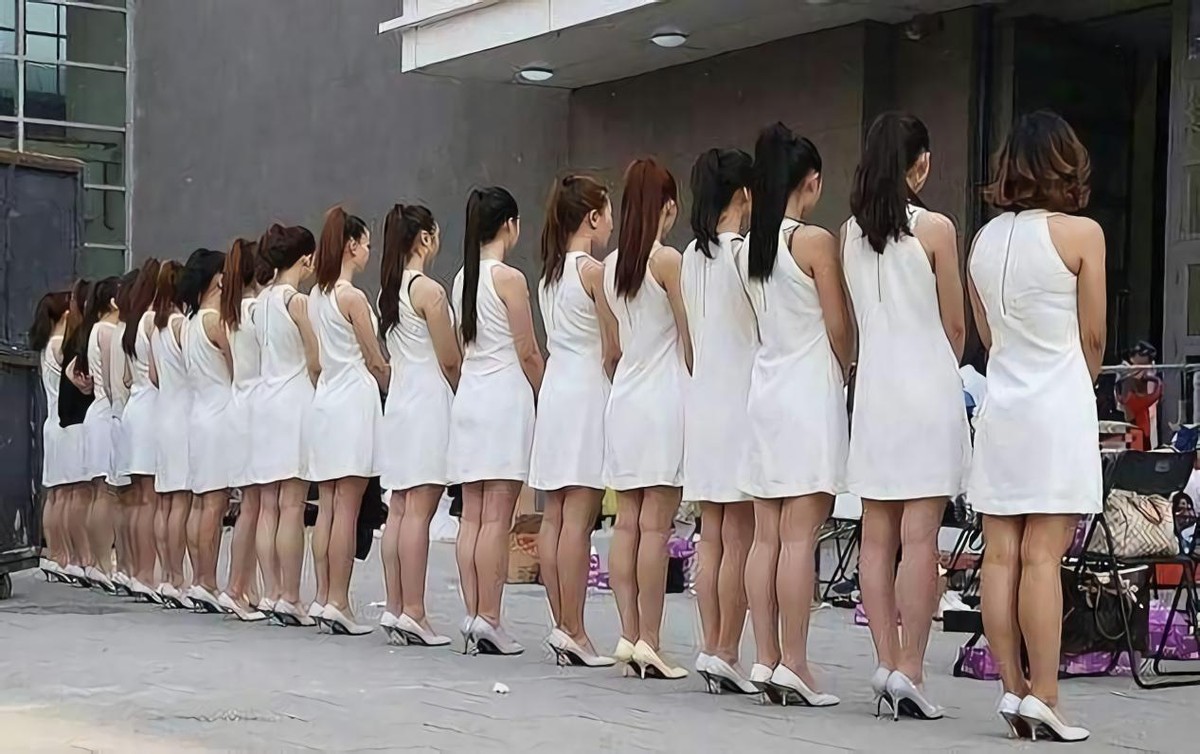 赚的钱甚至不够买药？黄金工作期仅10年！揭秘泰国人妖的悲惨生活