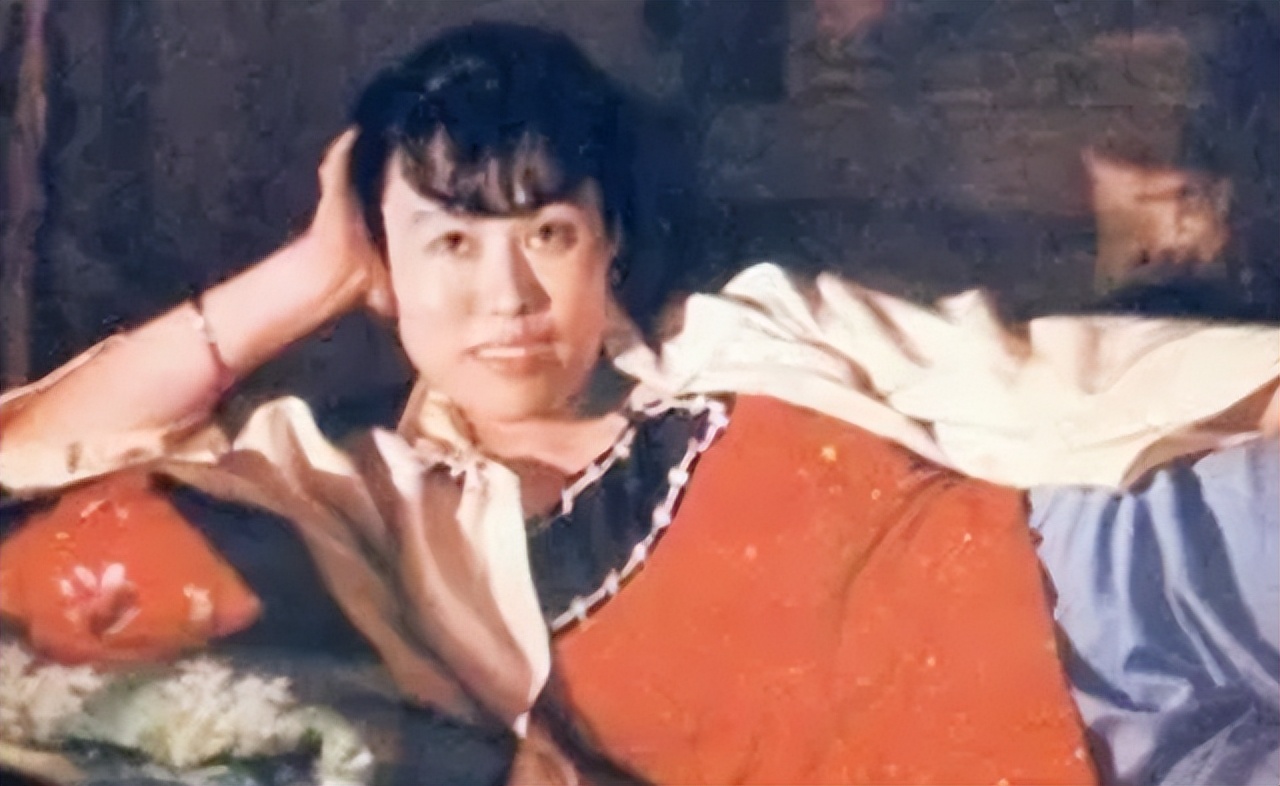 老舍笔下的骆驼祥子进行分析对比,老舍在骆驼祥子中描写的京味儿