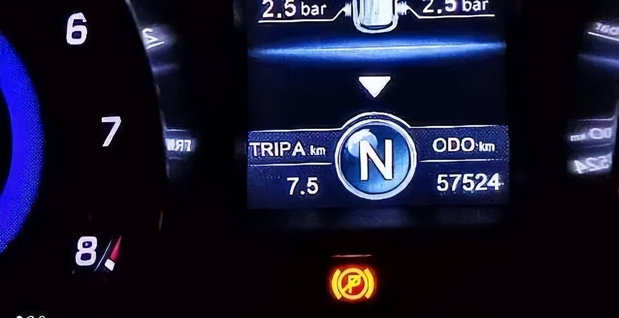 汽车后弹簧减震垫坏了需要更换吗,汽车悬架能不能喷底盘装甲