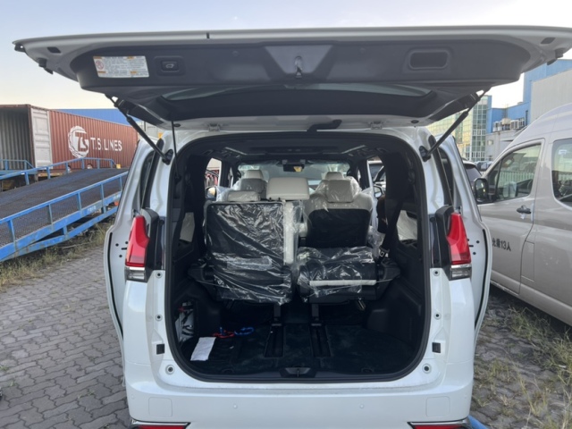 2022款雷克萨斯LM300，比埃尔法更显高贵与豪华