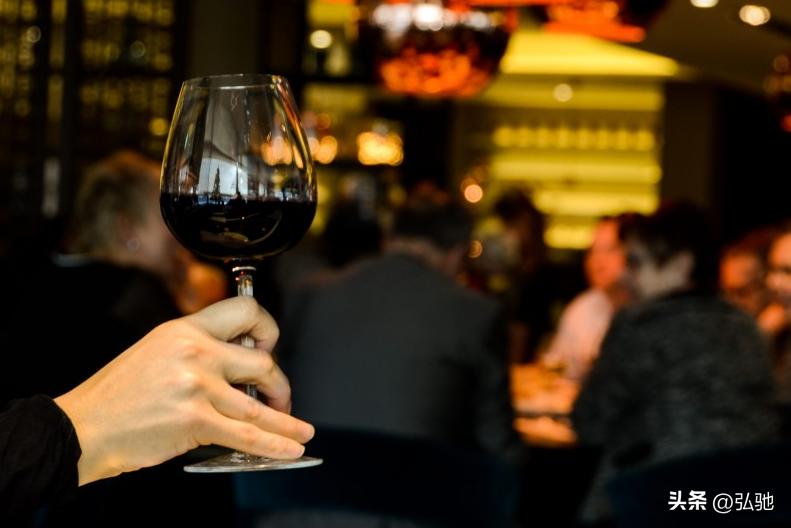 红酒喝的就是高级仪式感,红酒好喝又有品味