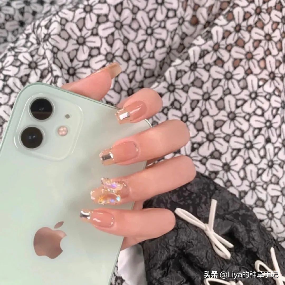 超显白超好看的美甲图片,虎年美甲2022新年美甲显白长款