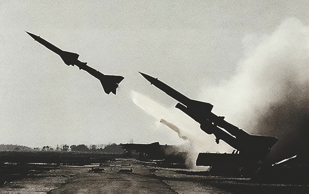 打u2全过程,第一次打下u2的部队