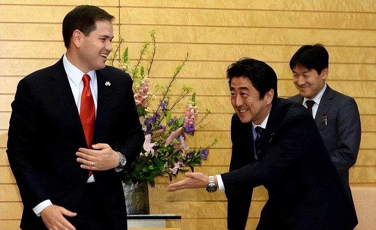 解放军在日本的狂热粉丝，不惜被骂“日奸”也要花钱扮演，为何？