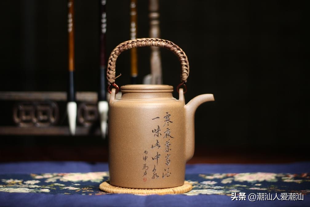 爱喝茶的潮汕人，你知道茶具上的“寒夜客来茶当酒”是什么意思吗