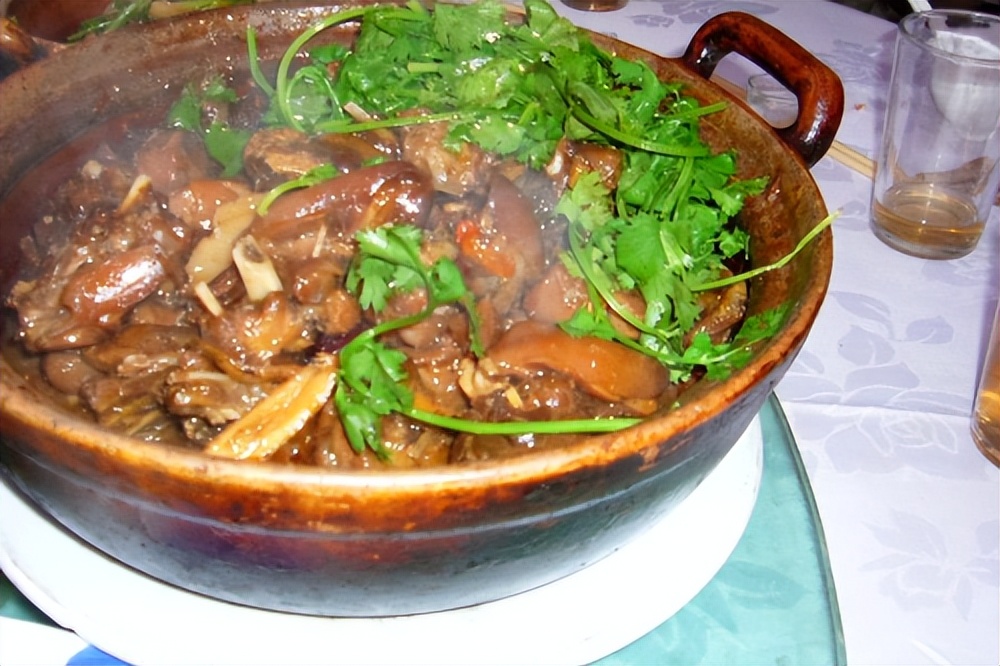 猫咪终究没能避开越南人的屠刀,越南人日食上万只猫,为啥爱吃猫