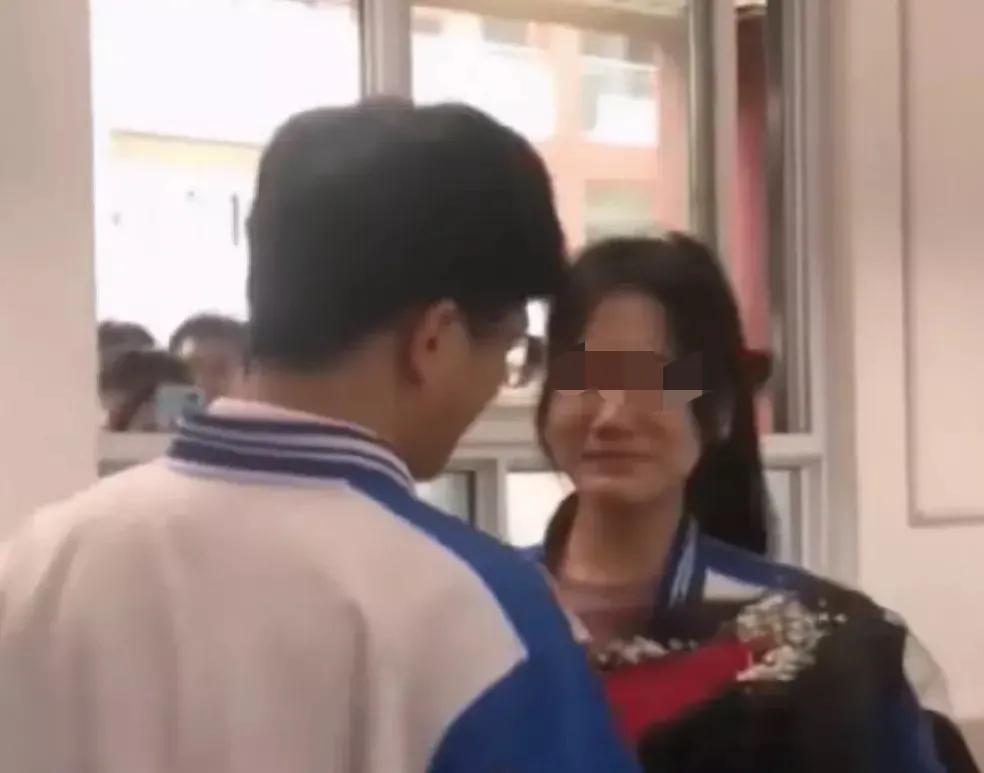 男生高考前表白女生,男孩高考前夕向女孩表白