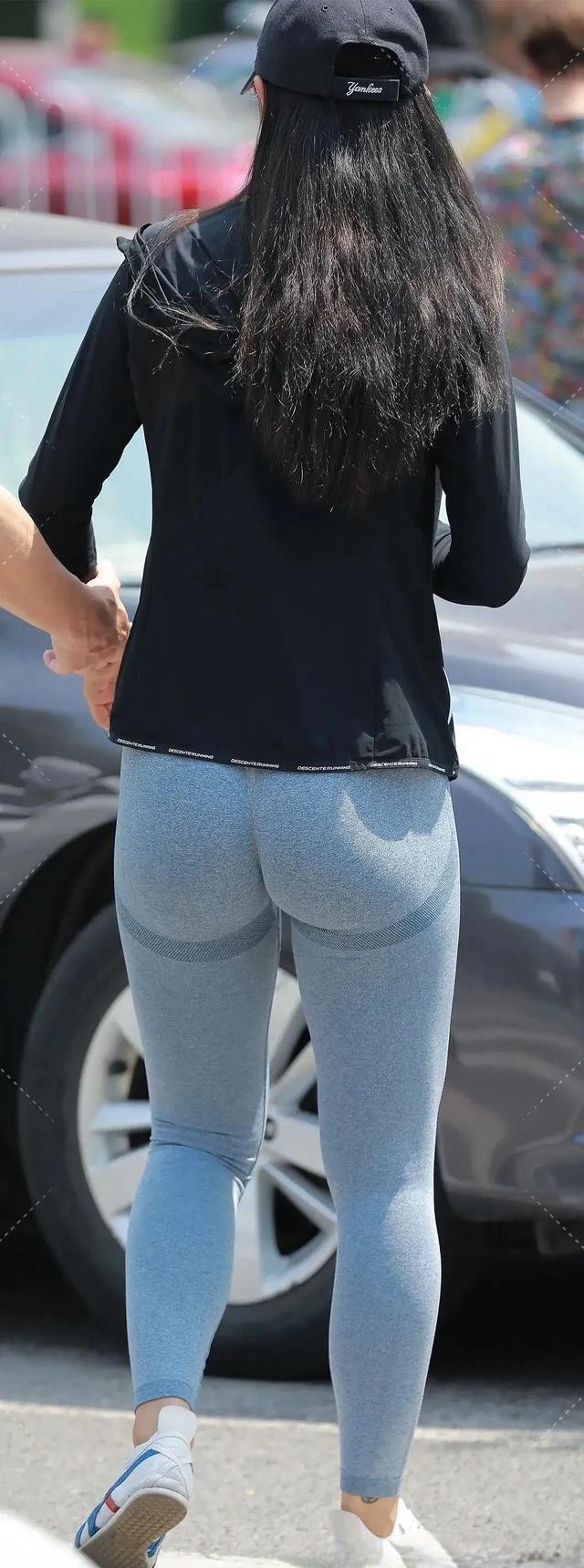 优雅清爽的瑜伽裤穿搭更有立体感,光彩夺目的瑜伽裤显瘦好搭配