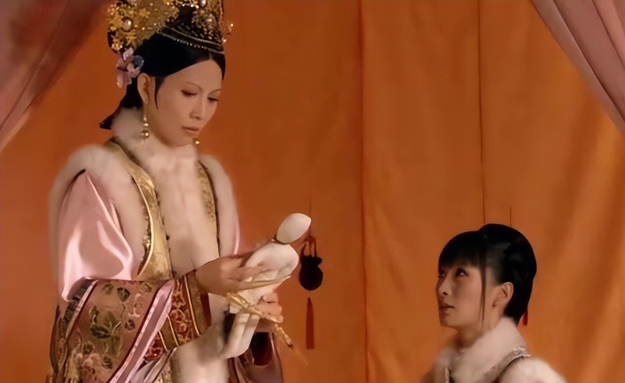 凤姐宝玉受诅咒事件原因,宝玉凤姐被诅咒