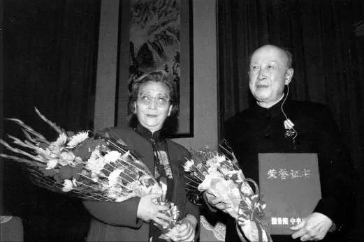 牛顿爱因斯坦神童,爱因斯坦牛顿两位超级天才