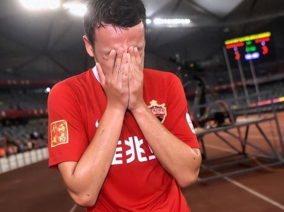 关于足球比赛的新闻报道,足球16:9