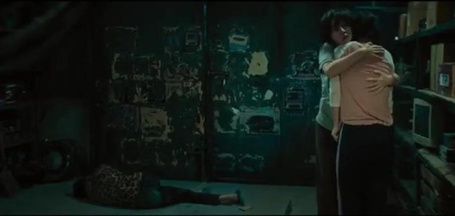 看《误杀》里的平平和素察的遭遇,才知道贫富家庭教育的巨大差别