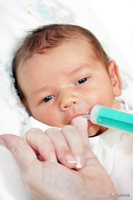 新手奶爸照顾新生儿,新生儿新手爸妈怎么照顾新生儿