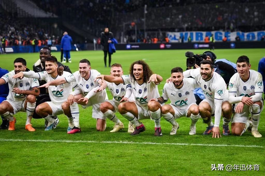 巴黎vs马赛比赛球迷冲入找梅西,法甲大巴黎大胜马赛梅西击中门柱