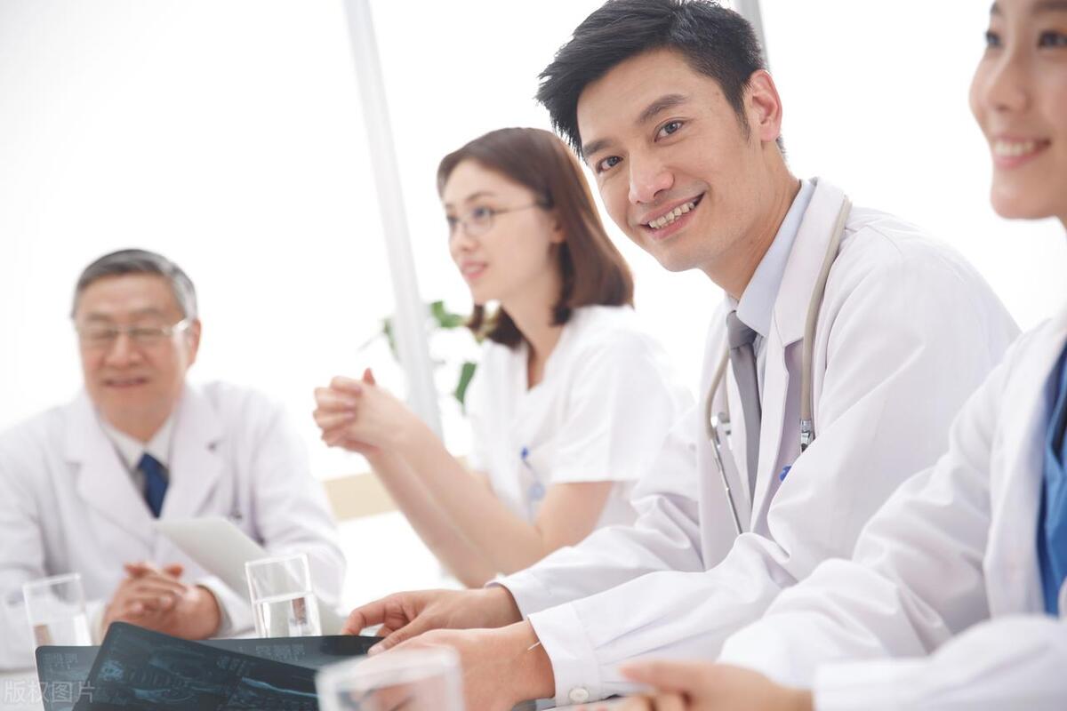 人体润滑剂，对女性伤害大还是对男性？能长期用吗？听医生怎么说