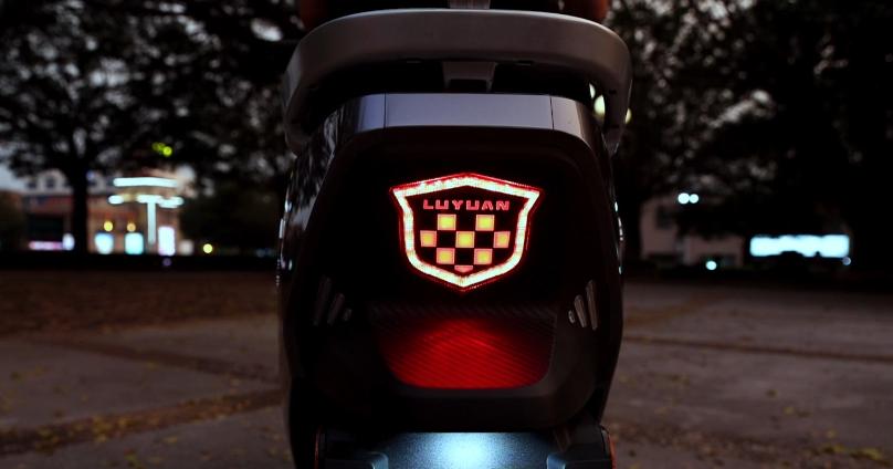 绿源液冷电动车s70真的能骑10年吗,绿源s70骑了60公里充满电需要多久