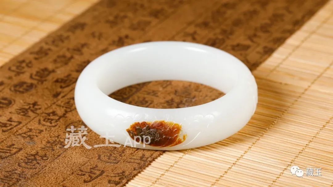 价值10万玉手镯只卖500元,1000块钱的和田玉手镯是不是真货