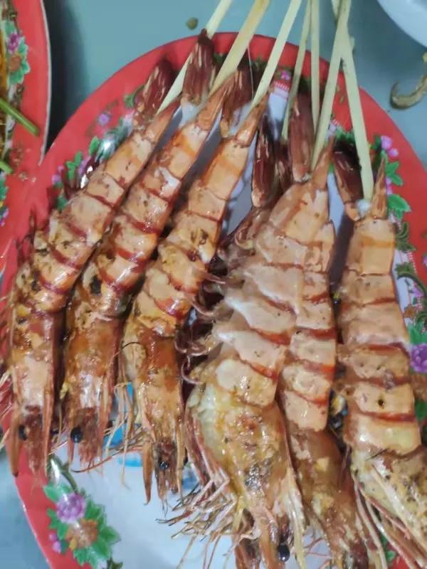 女人结婚多年无法怀孕，在一次同学聚会中，怀上了人家老公的孩子