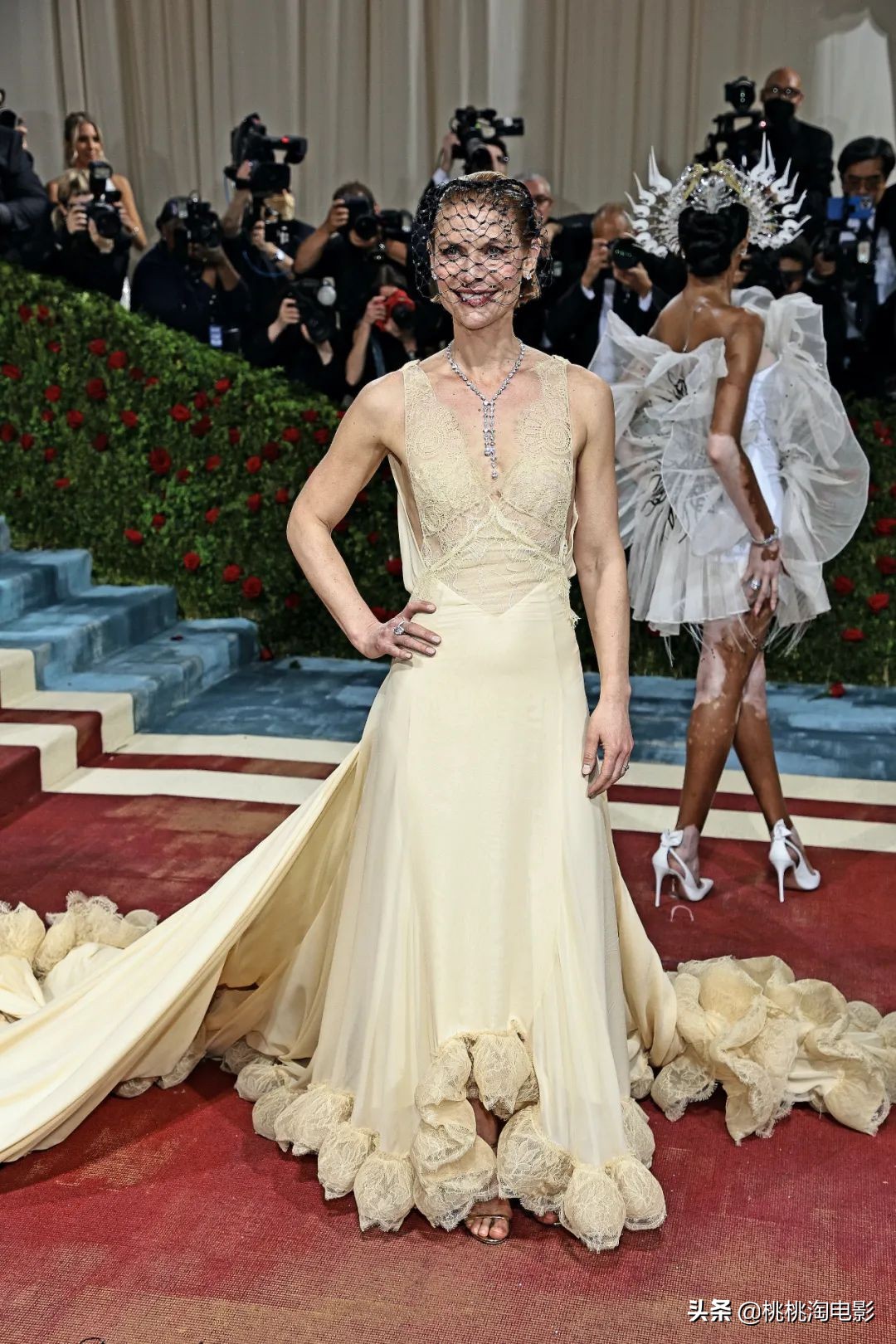 metgala群星红毯造型,2022metgala红毯完整版