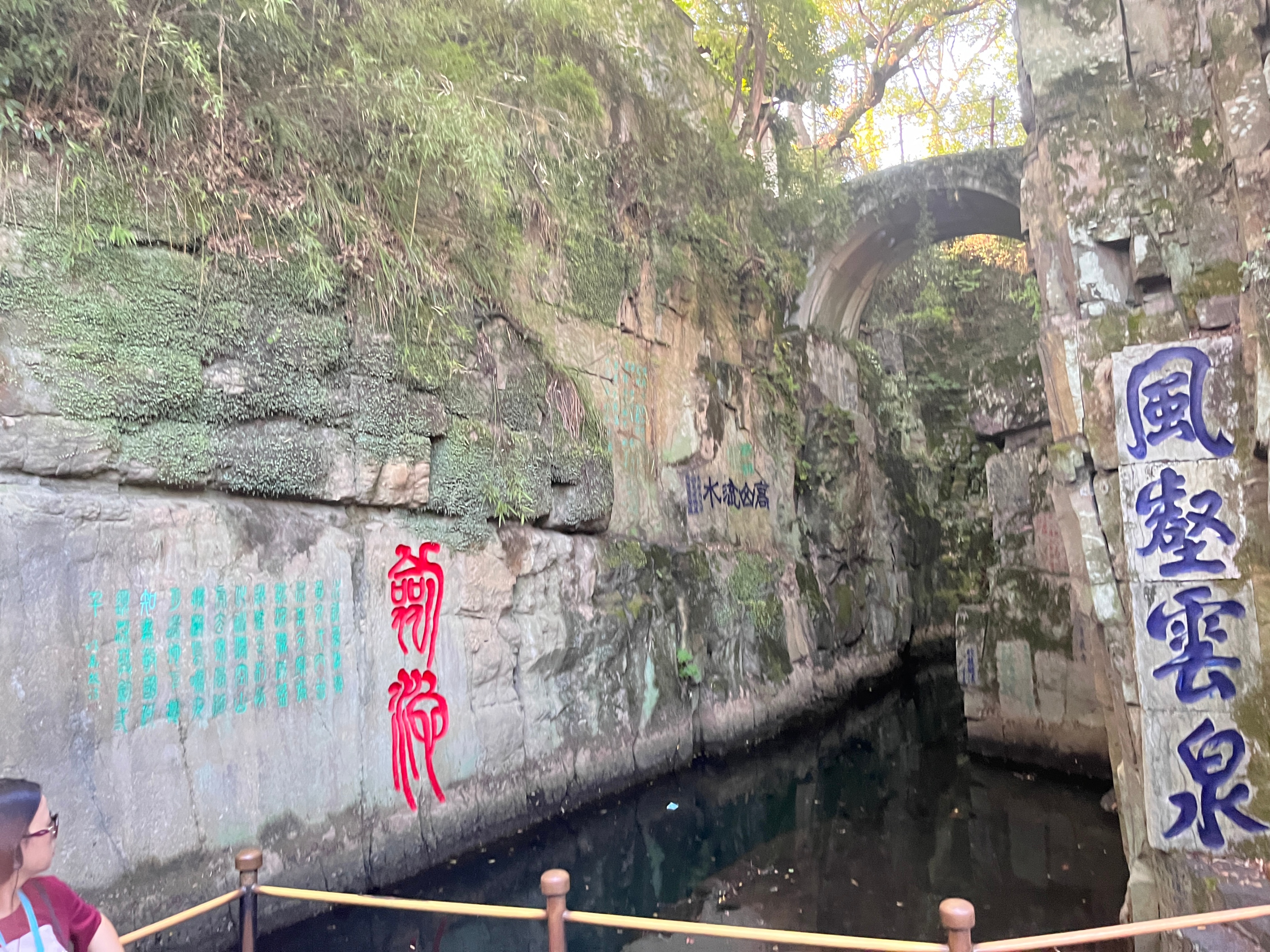 苏州园林和虎丘哪个值得游玩,苏州虎丘还有什么风景区呢