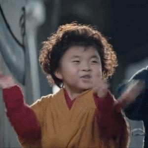 白天挥斥方遒，晚上被娃当球