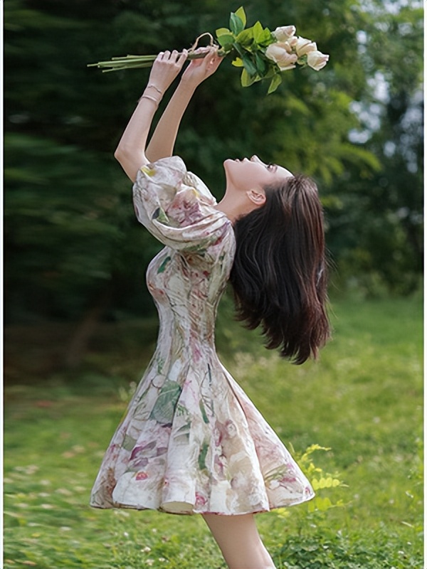 邻居夸我穿的每款连衣裙都好看，嚷嚷着也要去买