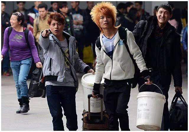 “玩不起房和车，只能玩头发”：曾经的“杀马特少年”去哪儿了？