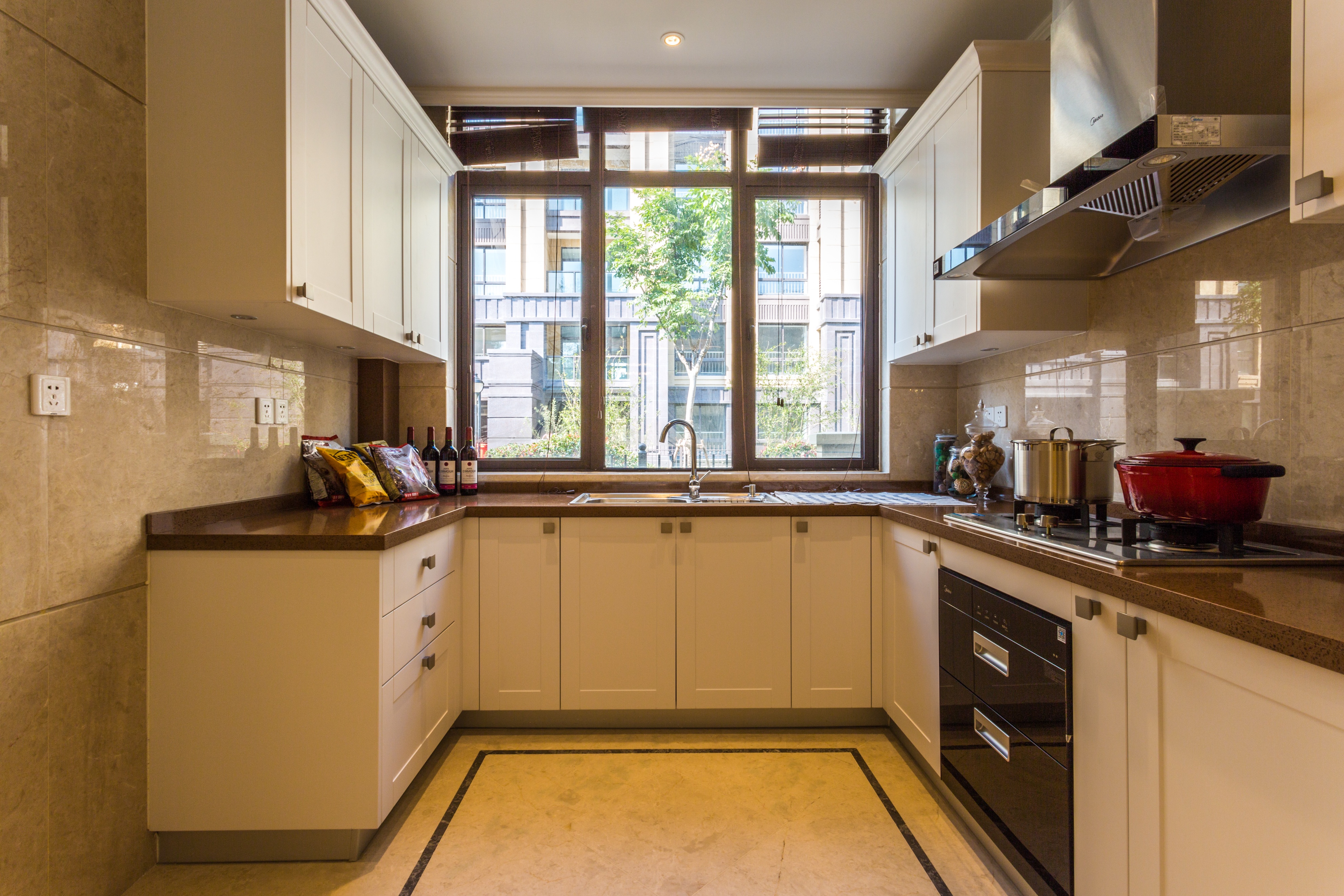 厨房漏水临时处理,厨房水槽溢水口松动漏水怎么处理