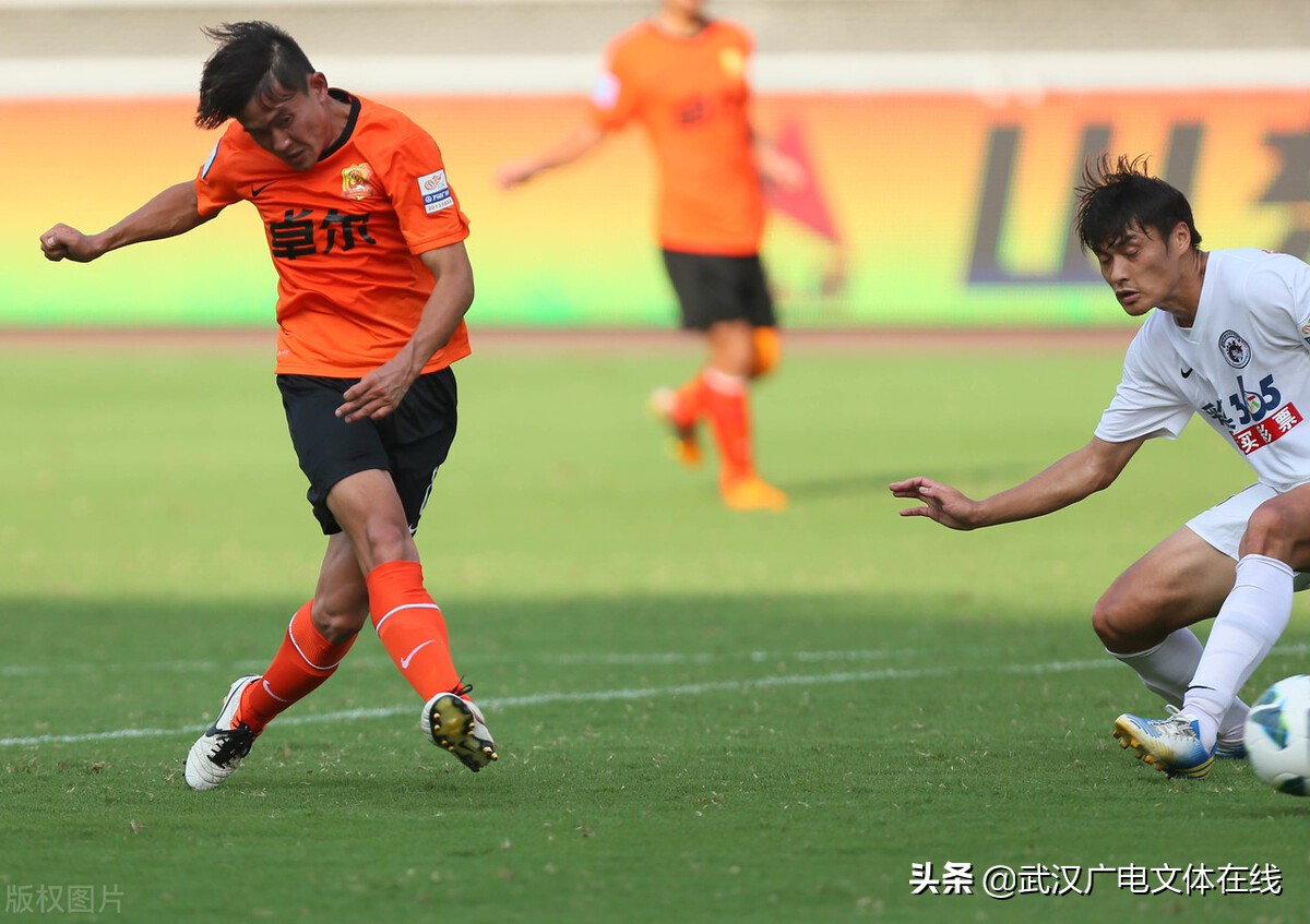 姚翰林退役双方球员列队致敬,致敬传奇队长