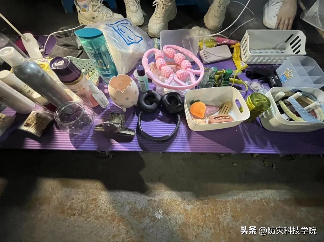 毕业季高校跳蚤市场火爆,大学毕业季活动跳蚤市场