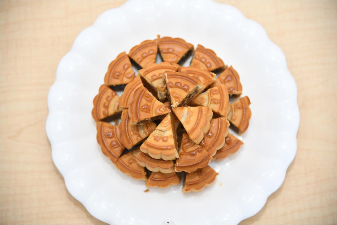 上海高校月饼新鲜出炉,上海哪个大学月饼最好吃