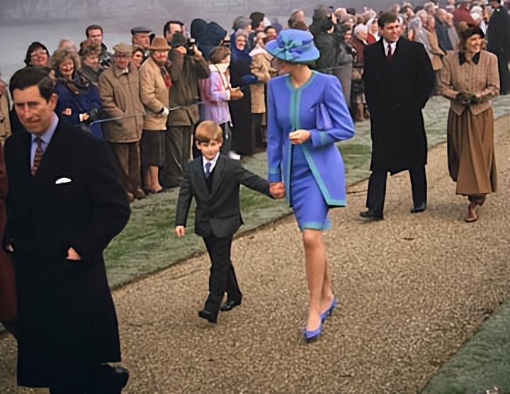 皇室成员圣诞节,皇室公主冬日装扮