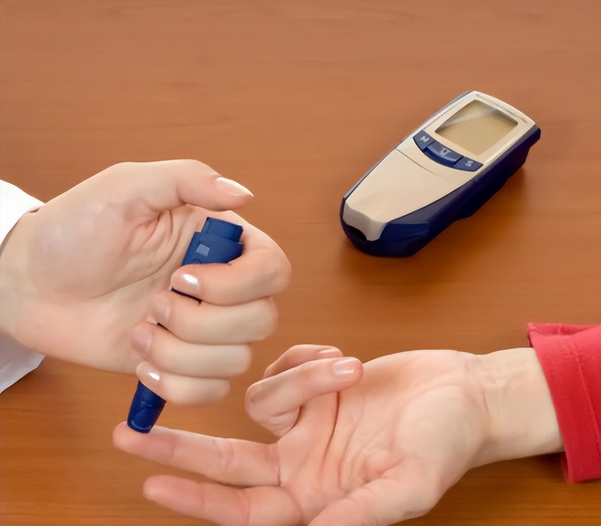 空腹喝水比不吃早餐危害还大,早晨空腹喝水危害比不吃早餐大